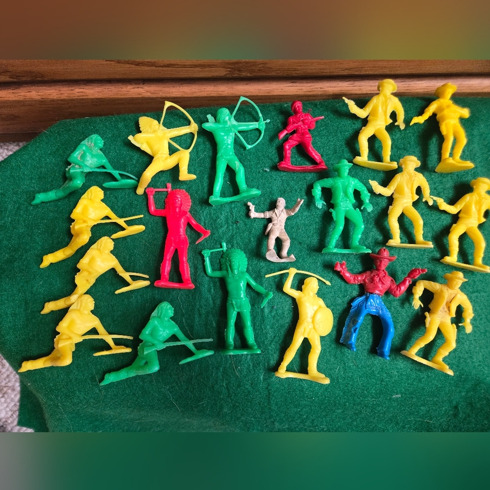 Vintage Set of 19 Cowboys And Indians Yellow, Green, Red And Tan Plastic Figures